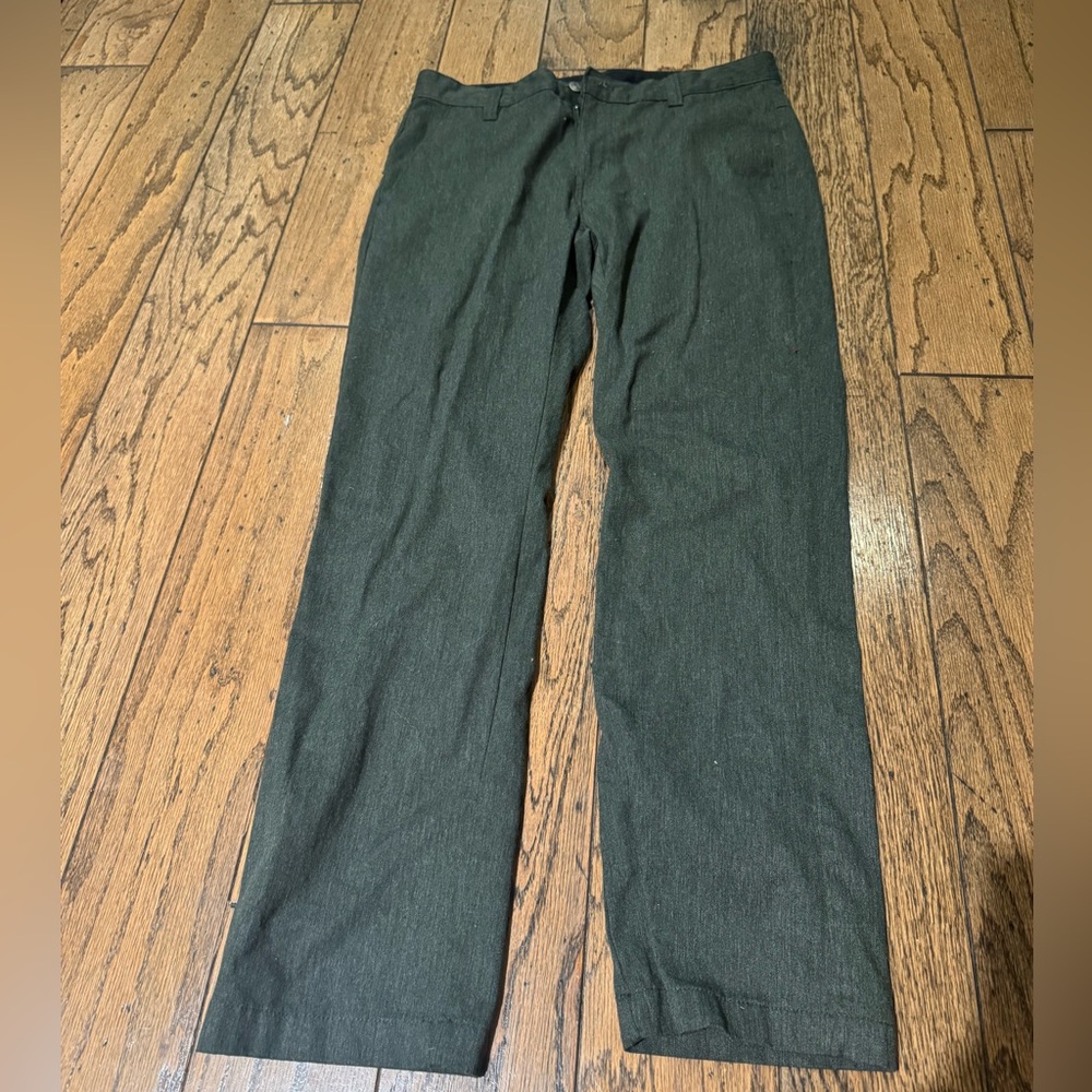 Men’s Volcom Trousers. Grey. Size 32.